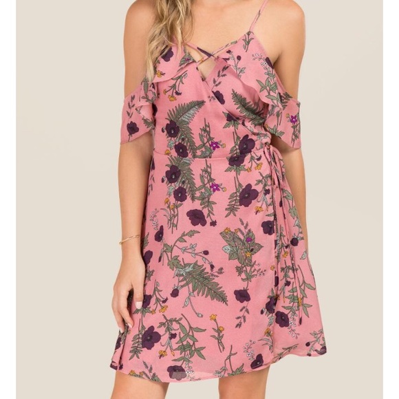 Francesca's Collections Dresses & Skirts - NWT Francesca’s rose floral dress. Size small